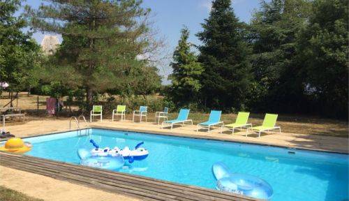 Loue propriété en Aveyron. Parc et piscine. Tourisme et randonnées. Idéal réunion de famille ou d’amis