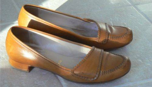 Paire de mocassin Louboutin couleur chameau pointure 39