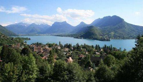 Loue appartement avec vue unique sur le lac d’Annecy - 6 couchages