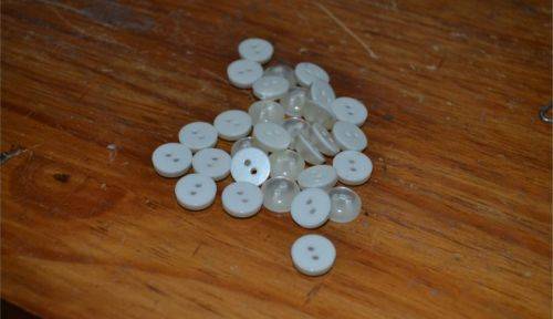 Lot de boutons blancs