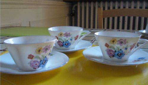 Tasses anciennes en porcelaine japonaise