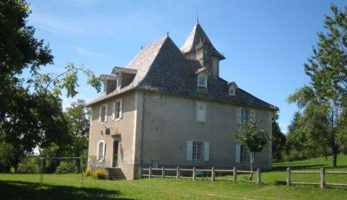 Loue maison familiale - 15 couchages à Arpajon-sur-Cère (Cantal)