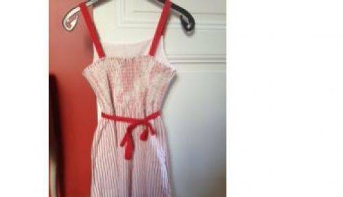 Robe NEUVE, blanc ligné rouge - GAP - Taille 14