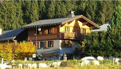 Loue chalet à Chamonix, proche centre ville. 10 couchages