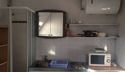 Loue chambre de service meublée Paris 17ème Pereire 12m²