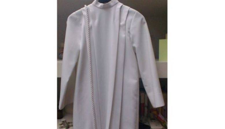 Loue Aube de communion mixte 10/13 ans
