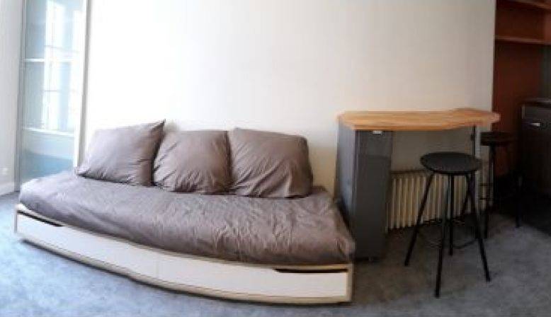 Loue studio Versailles St Louis 20m²