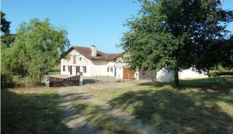 Loue corps de ferme 100m² 40800 Aire-sur-Adour