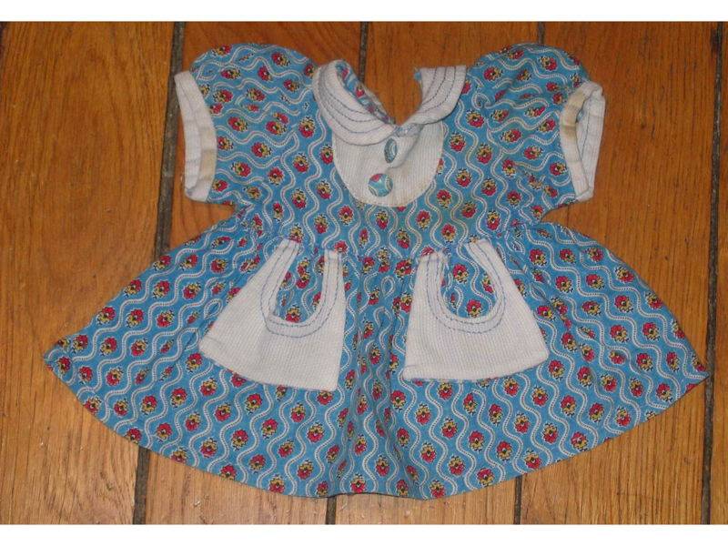Vends robe de poupée ancienne motifs provencaux