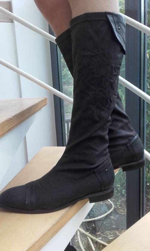 Belle paire de bottes en peau et cuir marron, taille 39
