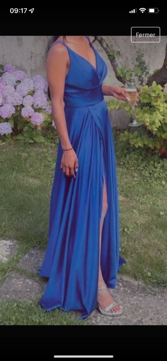 Vends Robe bleu roi T34