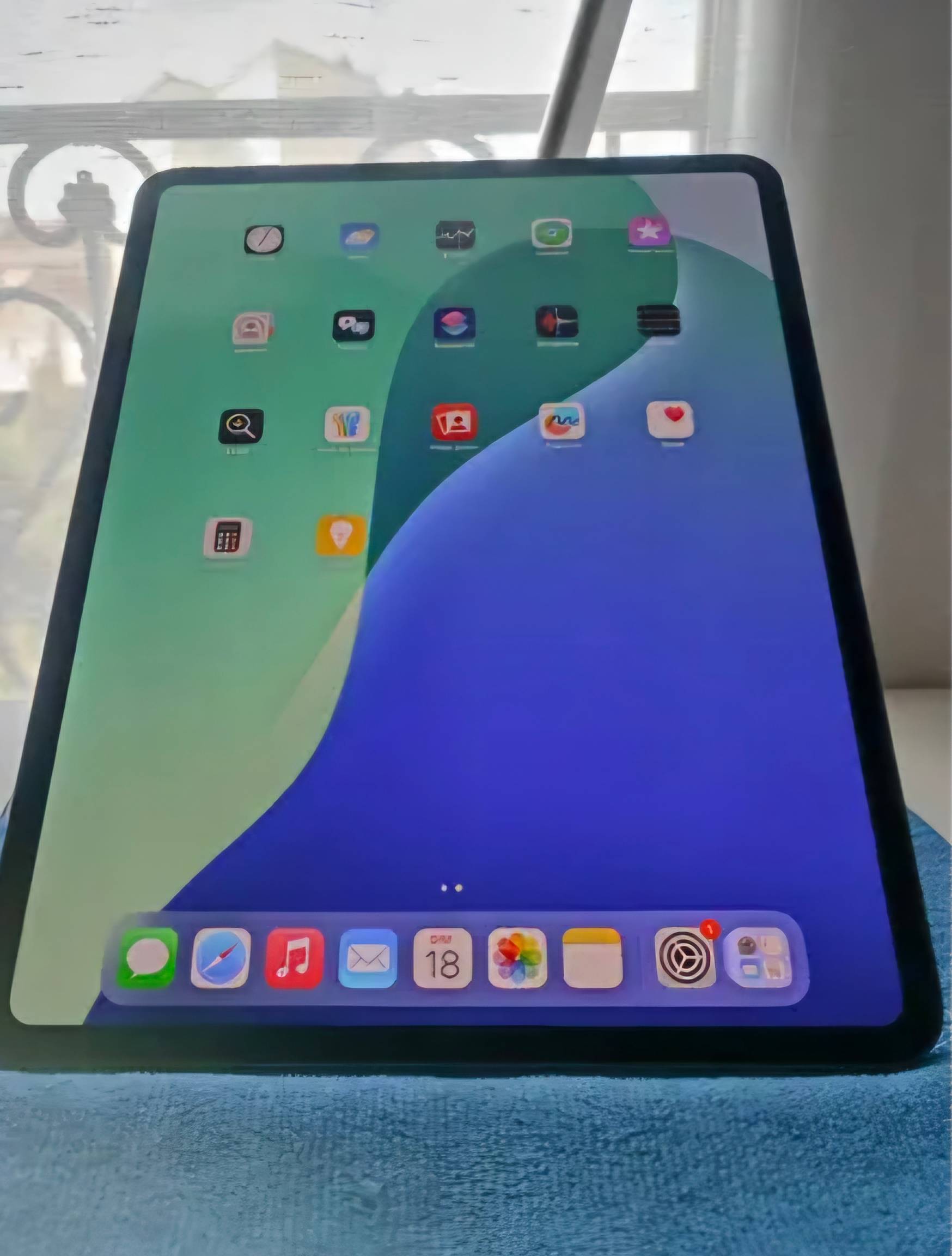 Vends iPad Pro 13 M4 256 Go sous garantie Apple + accessoires