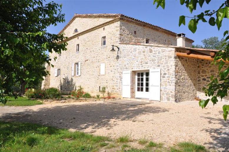Loue gîte 4 étoiles - 15 couchages - Saint-Martin-de-Valgalgues (30)