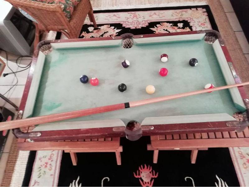 Billard de table avec accessoires