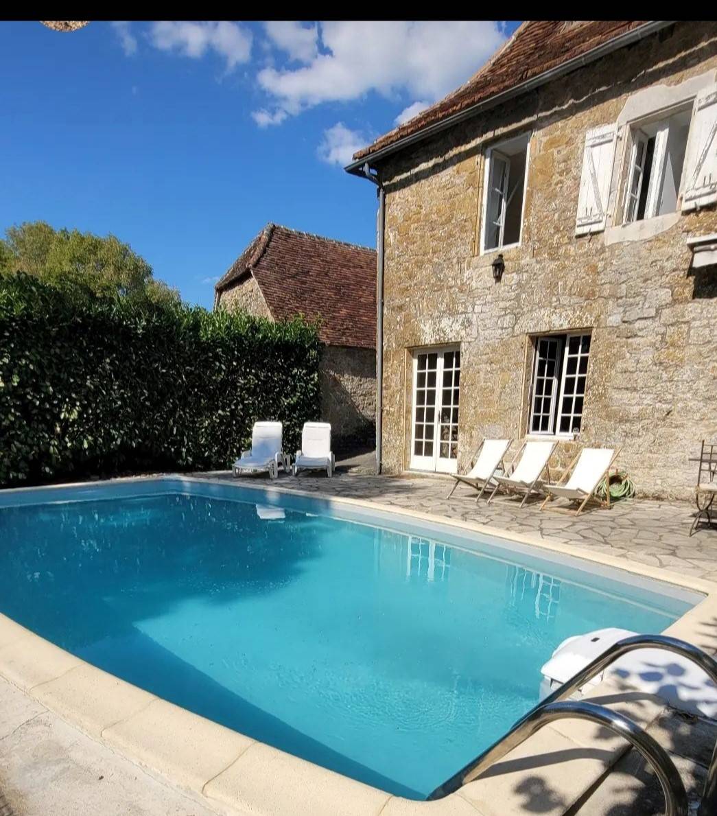Loue maison avec piscine proche de Collonges-la-Rouge - 6-8 couchages