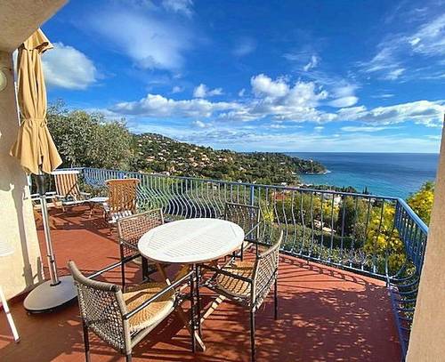 Loue villa avec magnifique vue mer - 8 couchages - 10mn à pied de la plage - Rayol-Canadel-sur-Mer (83)