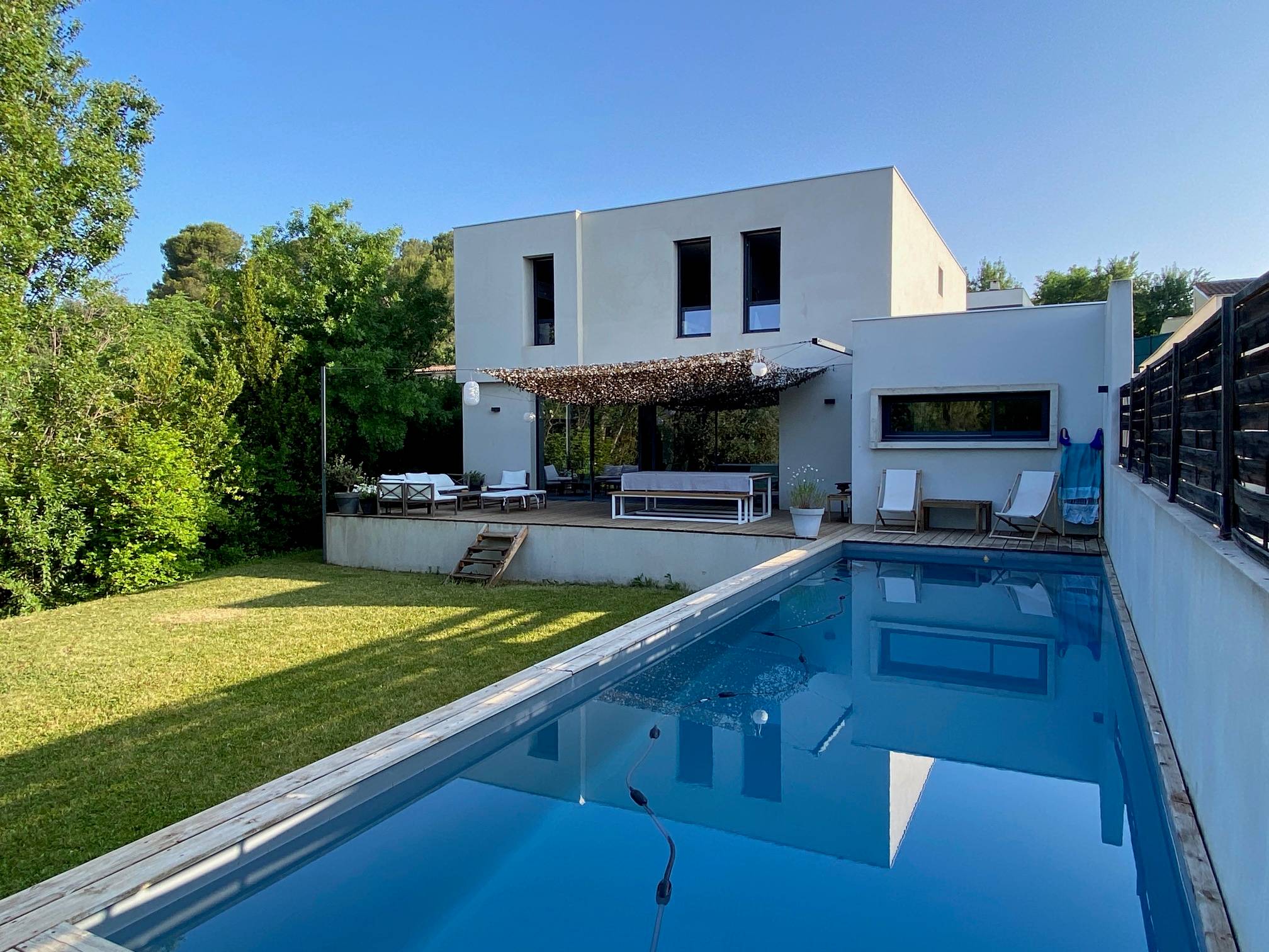 Loue maison contemporaine avec piscine à Aix-en-Provence - 5 chambres, 7 couchages