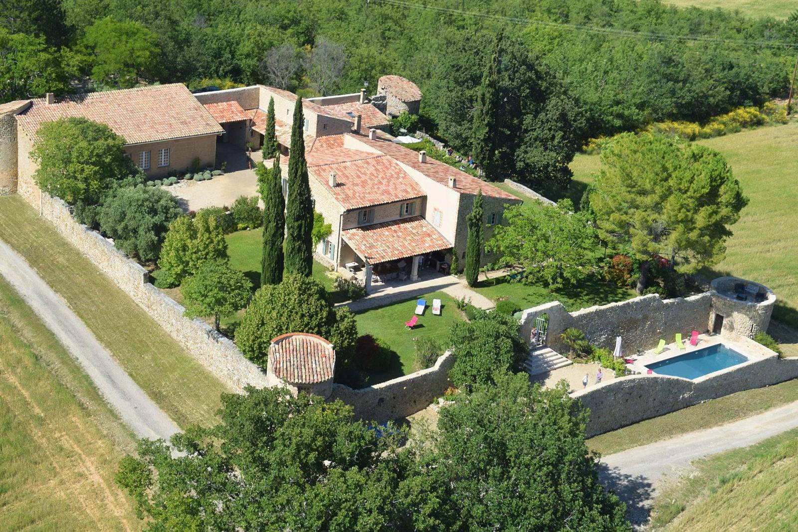 Loue maison familiale en Provence avec piscine - 16 couchages - Moustiers-Sainte-Marie (04)