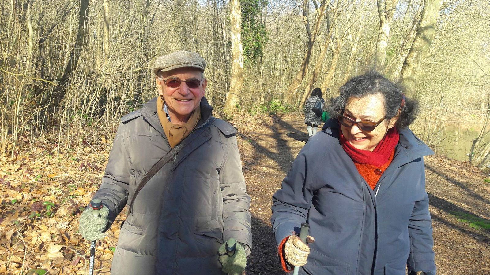 Propose accompagnement, stimulation, aide personnes âgées dépendantes Paris : sourire, rire et Joie