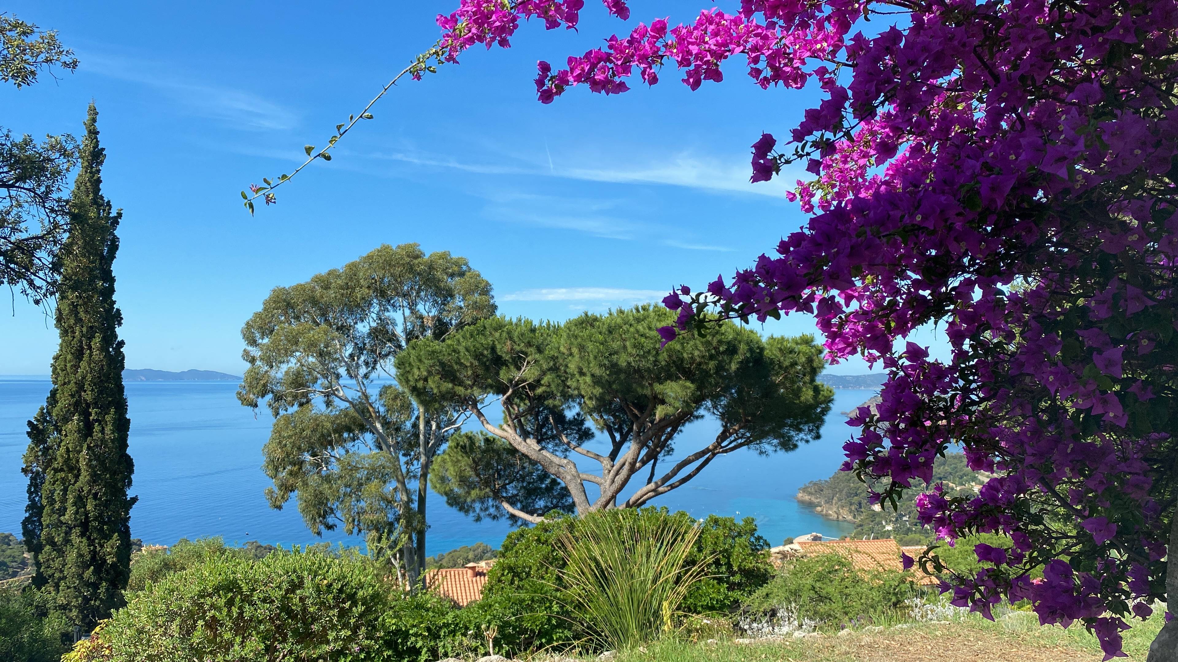 Loue villa de charme belle vue mer - 4 chambres, 8 couchages - piscine - Rayol-Canadel (83820)