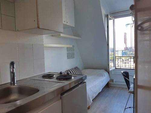 Loue chambre de service maison de la radio vue Seine