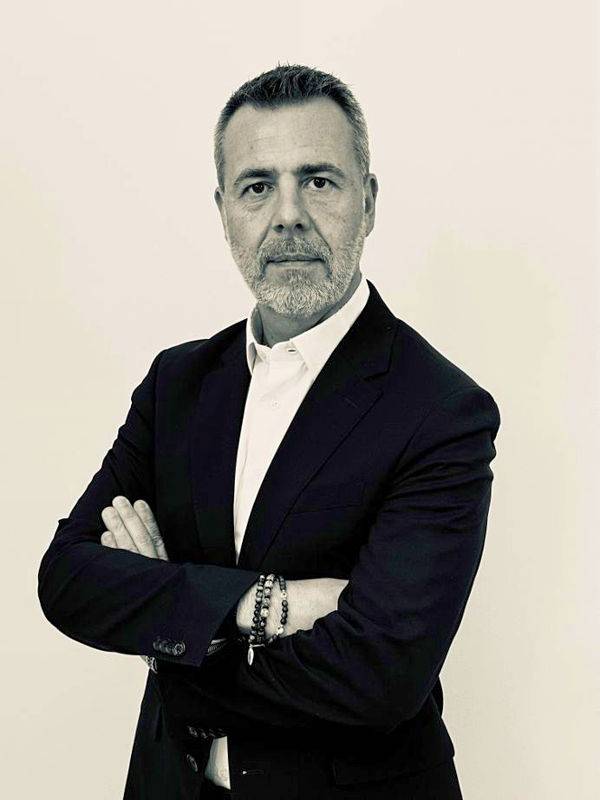 Arnaud V.