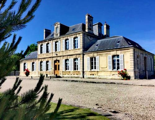Loue grand gîte château - 9 chambres - 15 couchages - Septmonts (02)