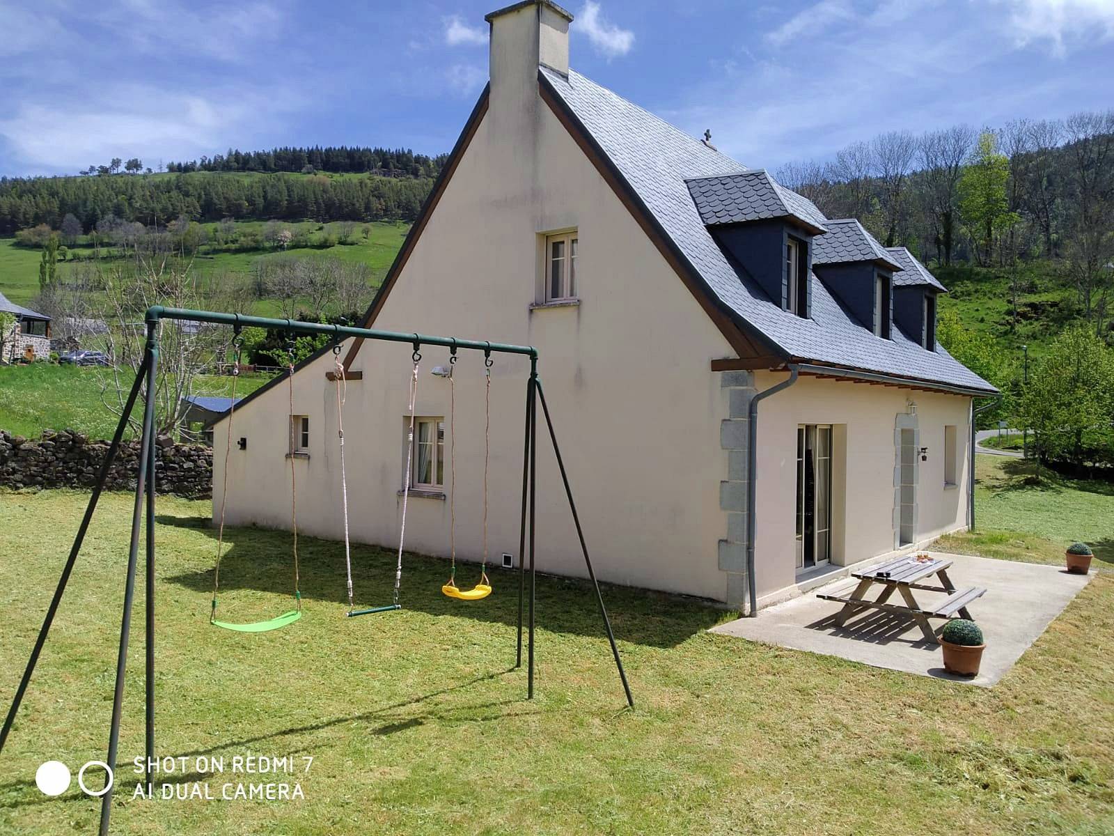 Loue maison - 8 couchages, 4 chambres - panorama sur le Puy Mary - Cheylade (15)