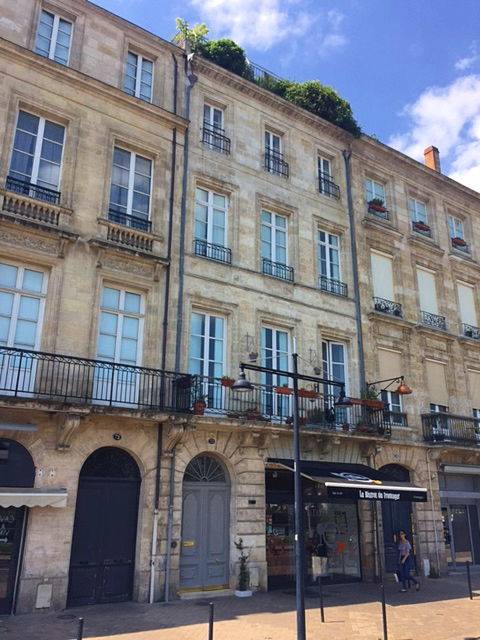 Loue Bureau (80m²) + Terrasse (55m²), situé Quai des Chartrons