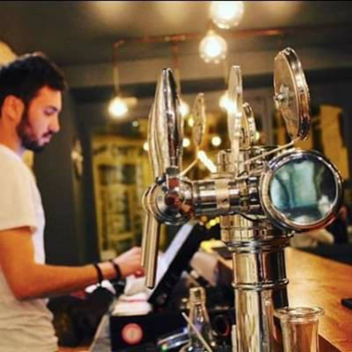 Recrute extras en salle et bar