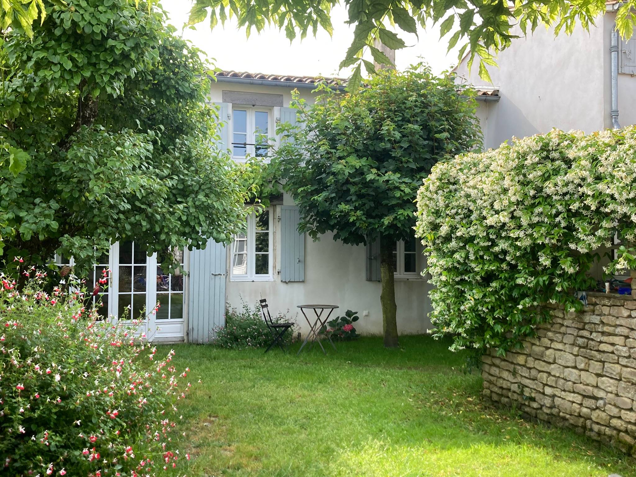 Propose chai ancien avec jardins - 10 couchages - Sainte-Marie-de-Ré (17)