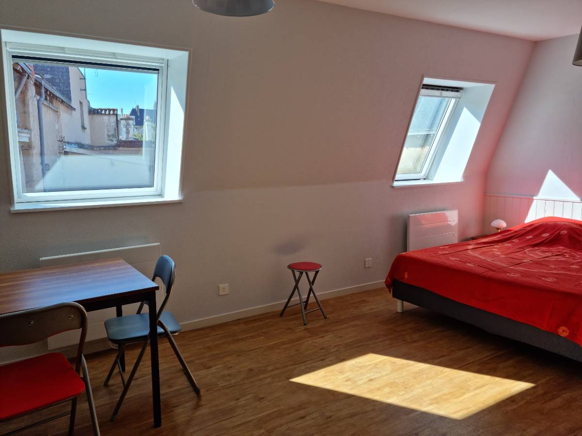 Loue studio - 25m² - Centre ville Poitiers proche cathédrale