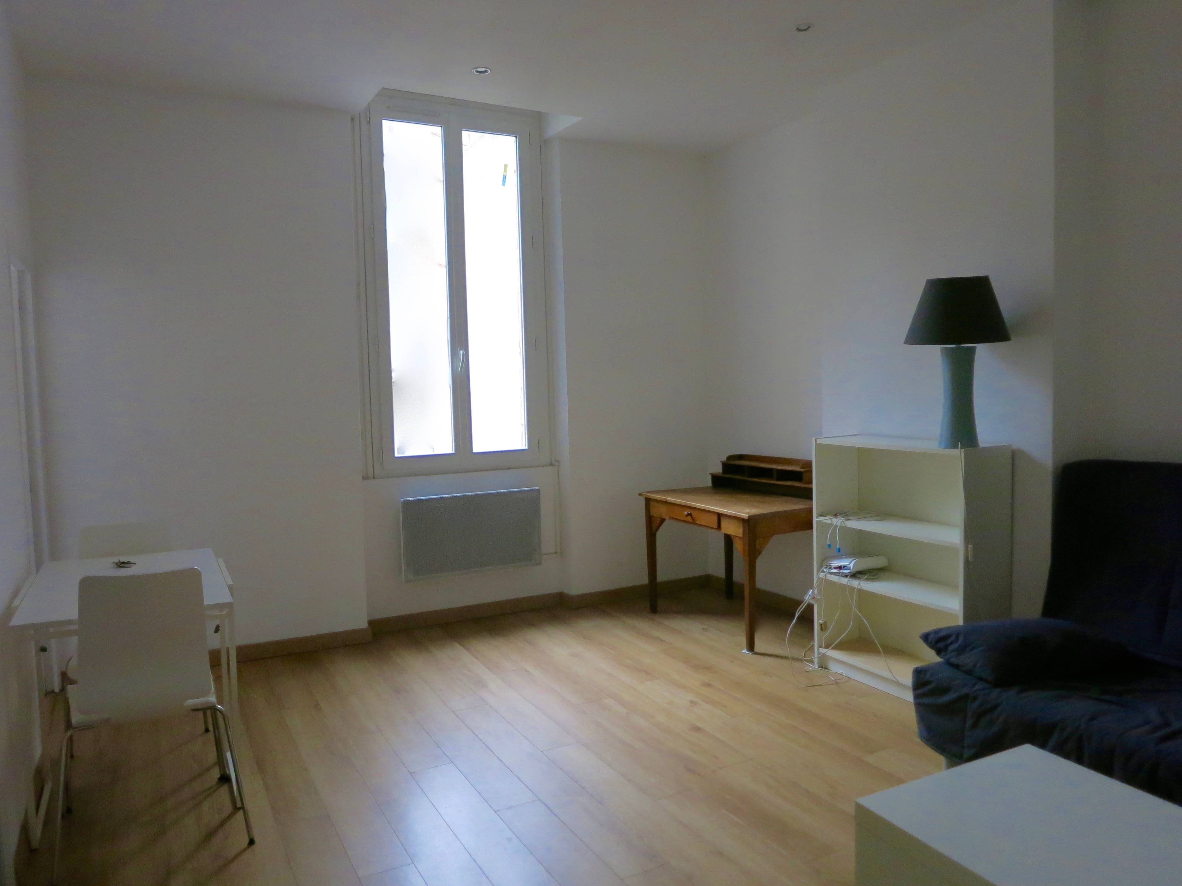 Loue appartement en bon état et meublé - 25m² - Métro Réforme, prox fac U3, Marseille 1er