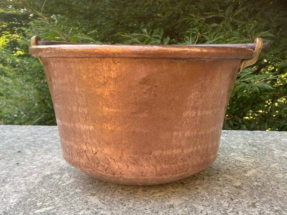 Vends ancien chaudron en cuivre et anse en fer forgé