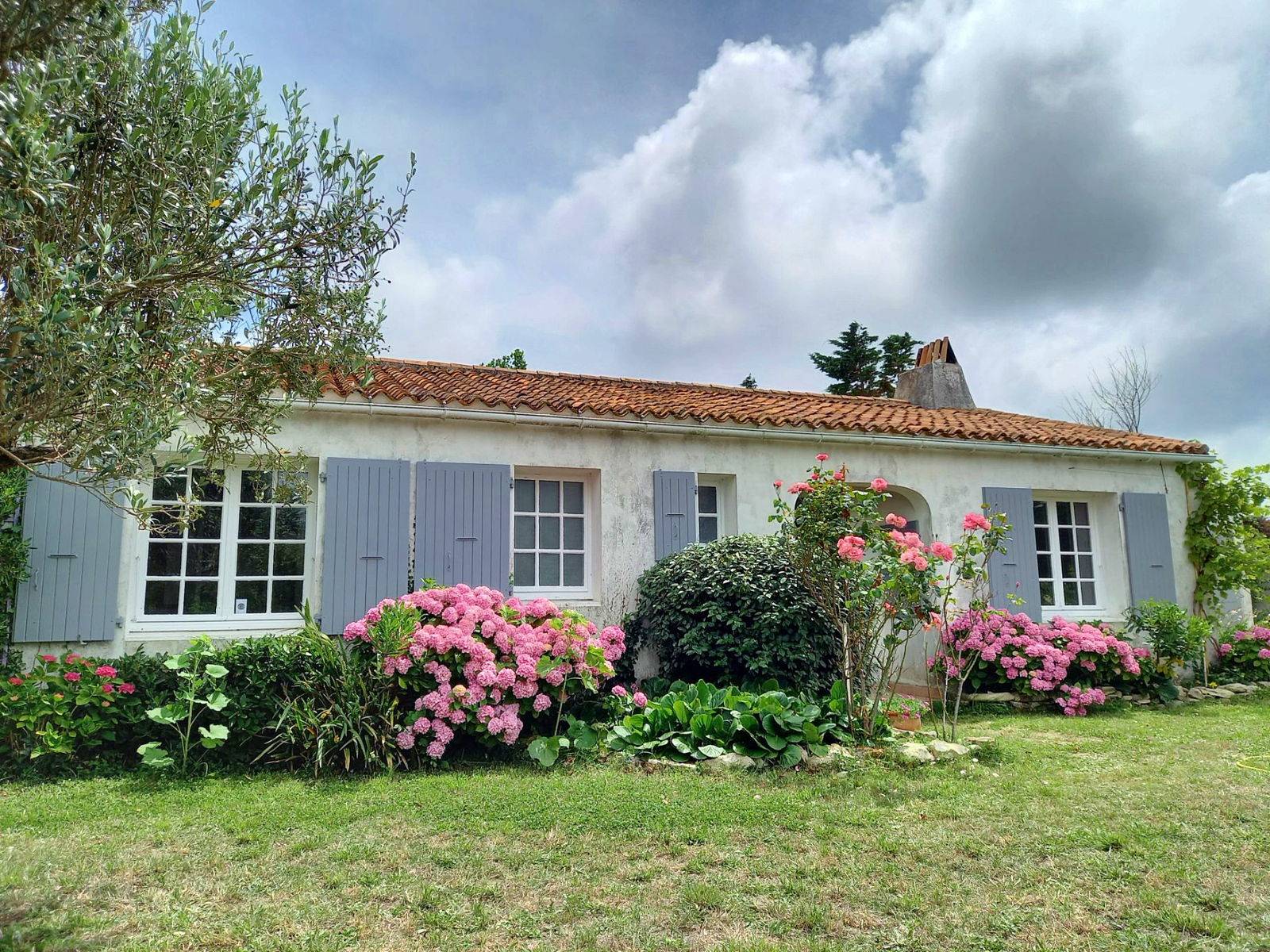 Loue maison avec jardin - 10 couchages - Île de Ré - Saint-Clément (17)