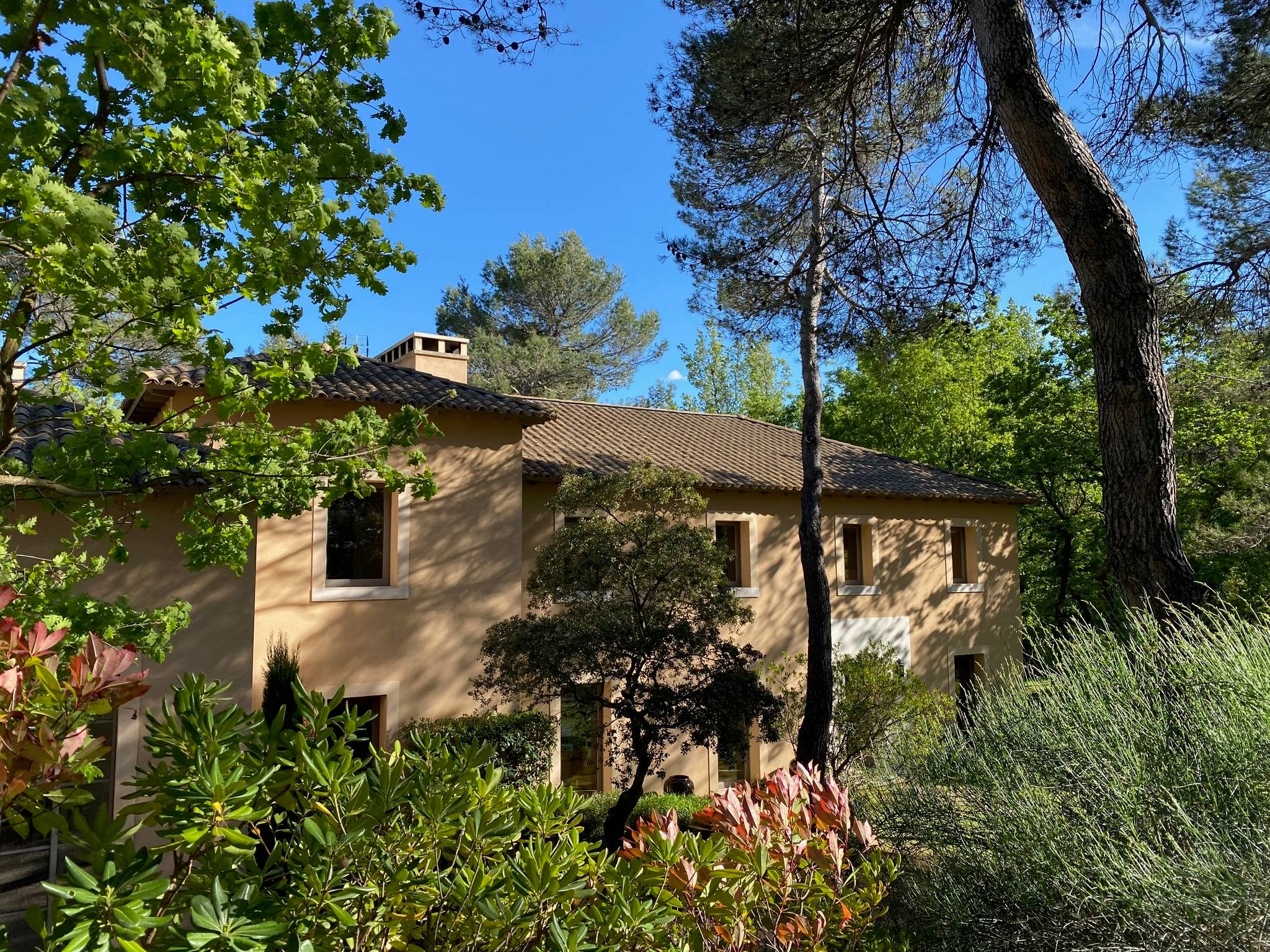 Loue villa en Provence - Bastide de charme, 6 chambres et 13 couchages dans un écrin de fraîcheur