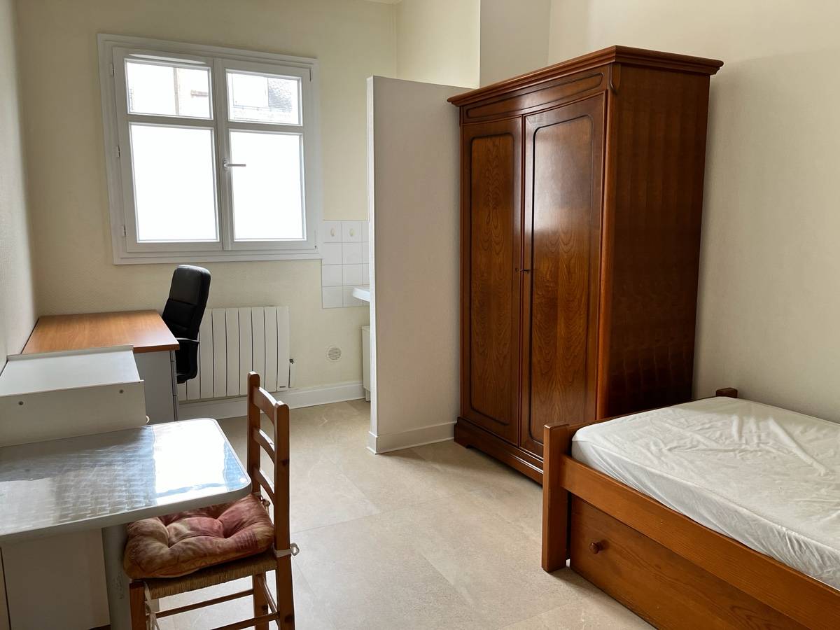 Loue chambre meublée au calme à Angers quartier Gare/Eblé