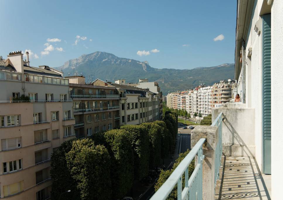 Loue 2 pièces meublé 38m² Grenoble Bonne / Chavant sans vis à vis 6e