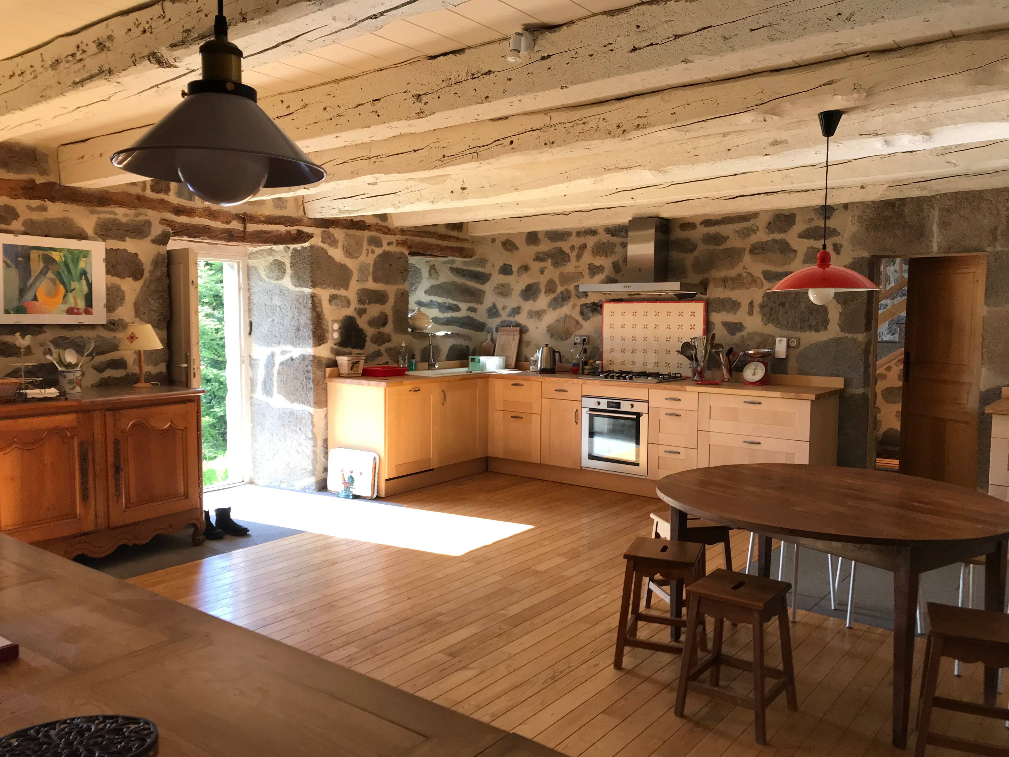 Loue grande ferme rénovée dans le Cantal, 17 couchages, Le Claux (15)