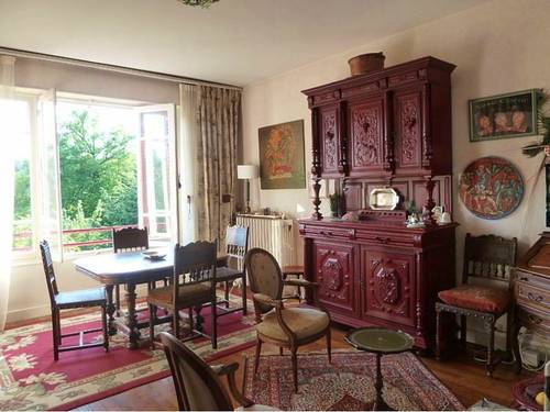Vends BUFFET ancien peint en rouge bordeaux, à Thiviers 24