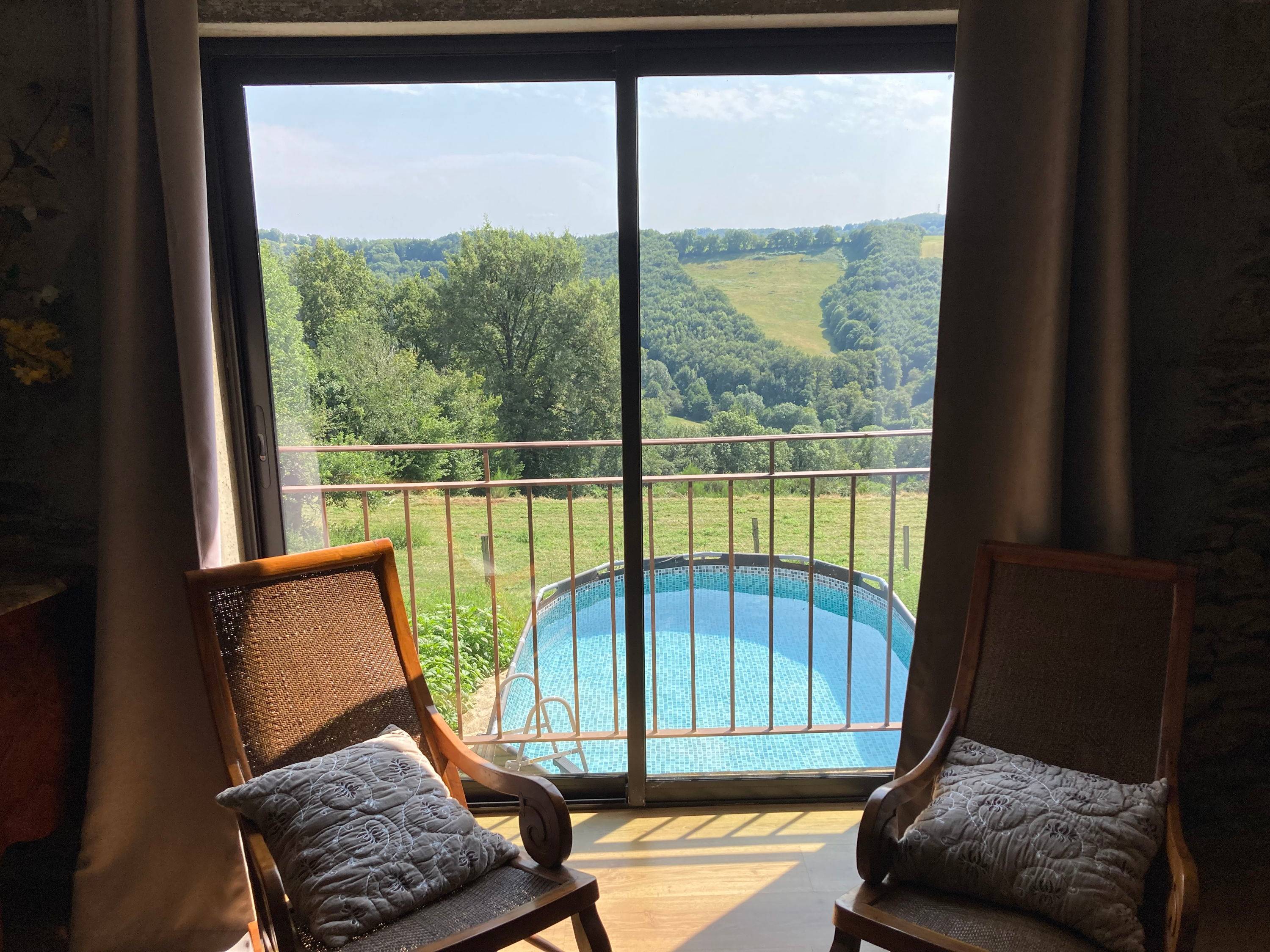 Loue gîte 4 étoiles vue exceptionnelle - 5 couchages, 2 chambres - Montredon-Labessonnié (81)