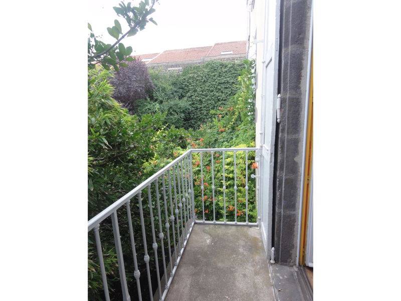 Loue dans immeuble ancien T3 vide 91m² +garage Clermont Fd