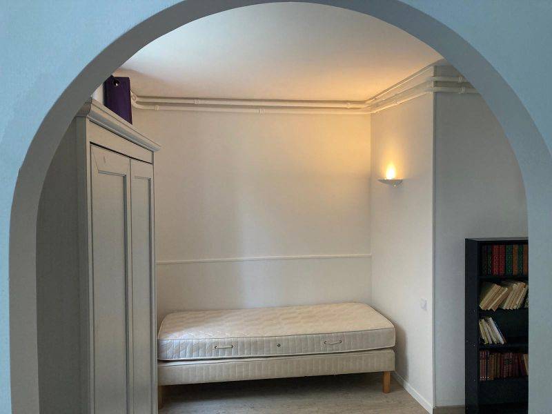Loue studio meublé 26m² sur jardin, à Saint Cloud