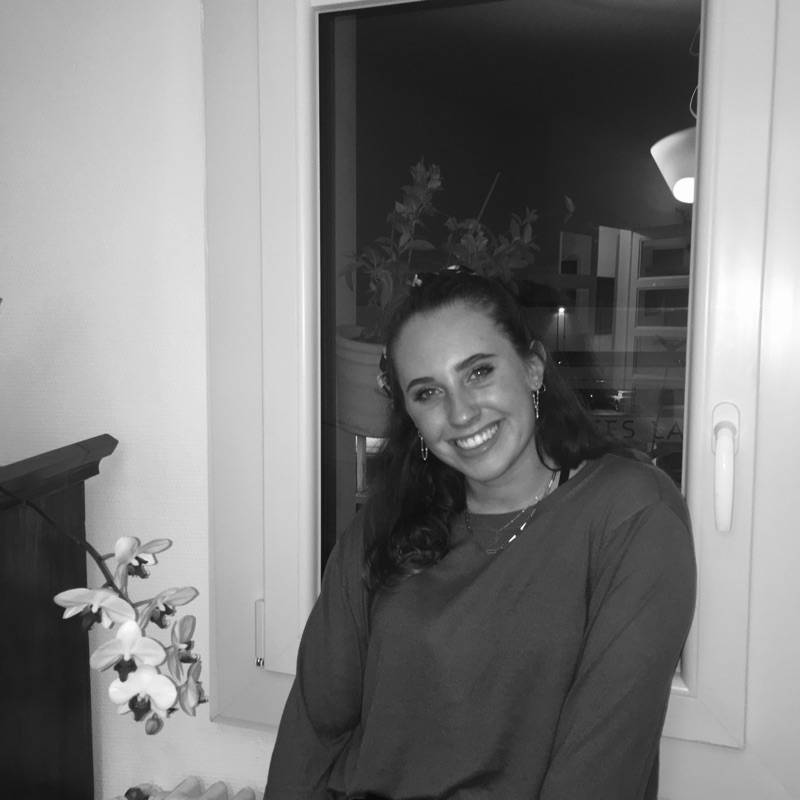 Lola G.