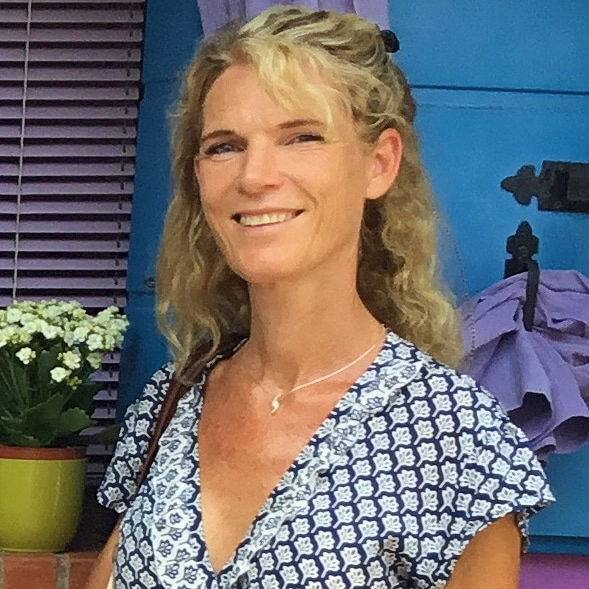 Emmanuelle B.