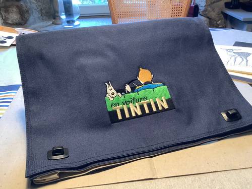 Vends un rare porte-documents bleu mariné siglé Tintin,neuf