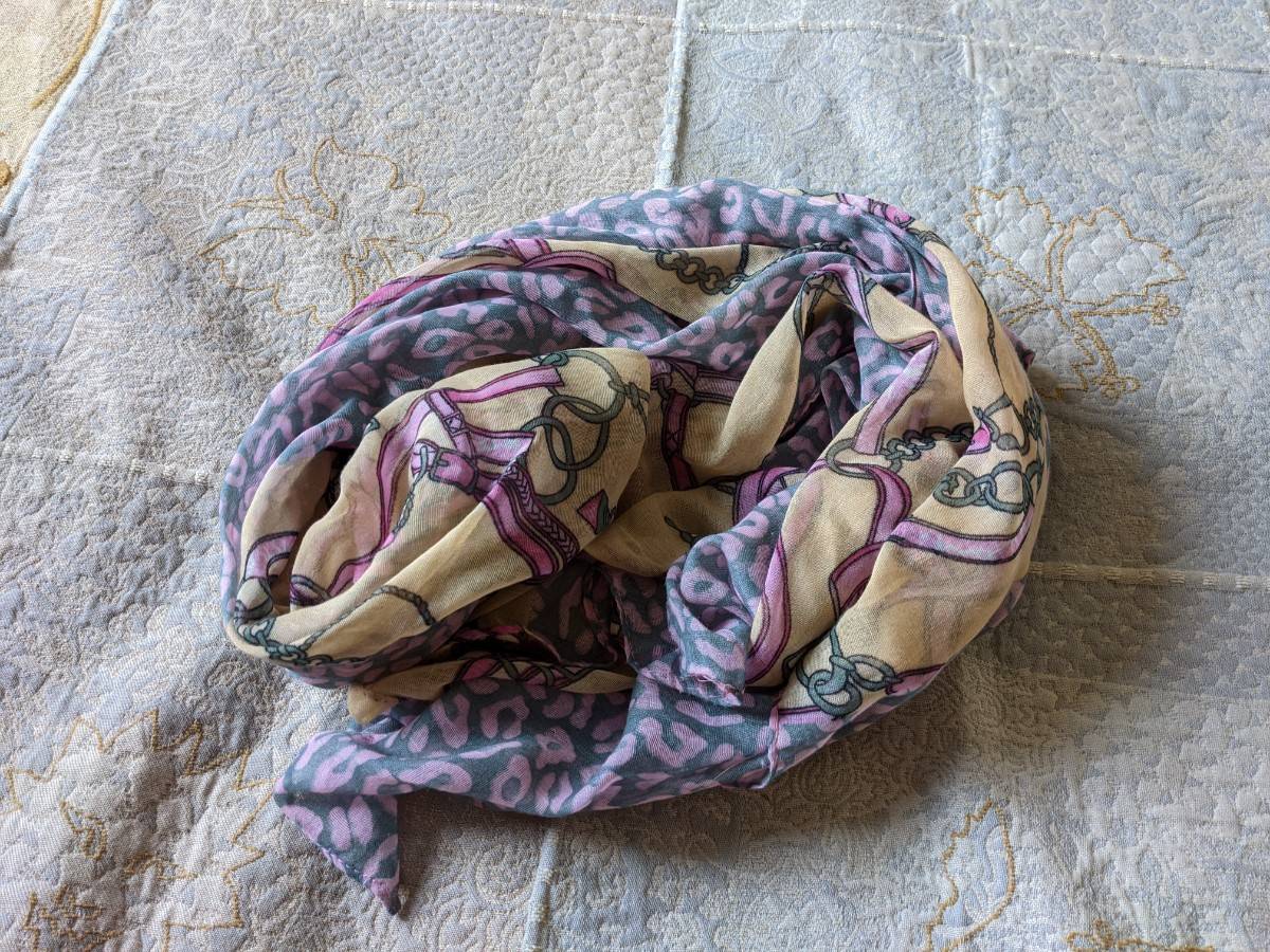 Étole à motifs gris rose beige