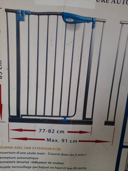 BARRIERE PROTECTION POUR ENFANTS DANS LES ESCALIERS