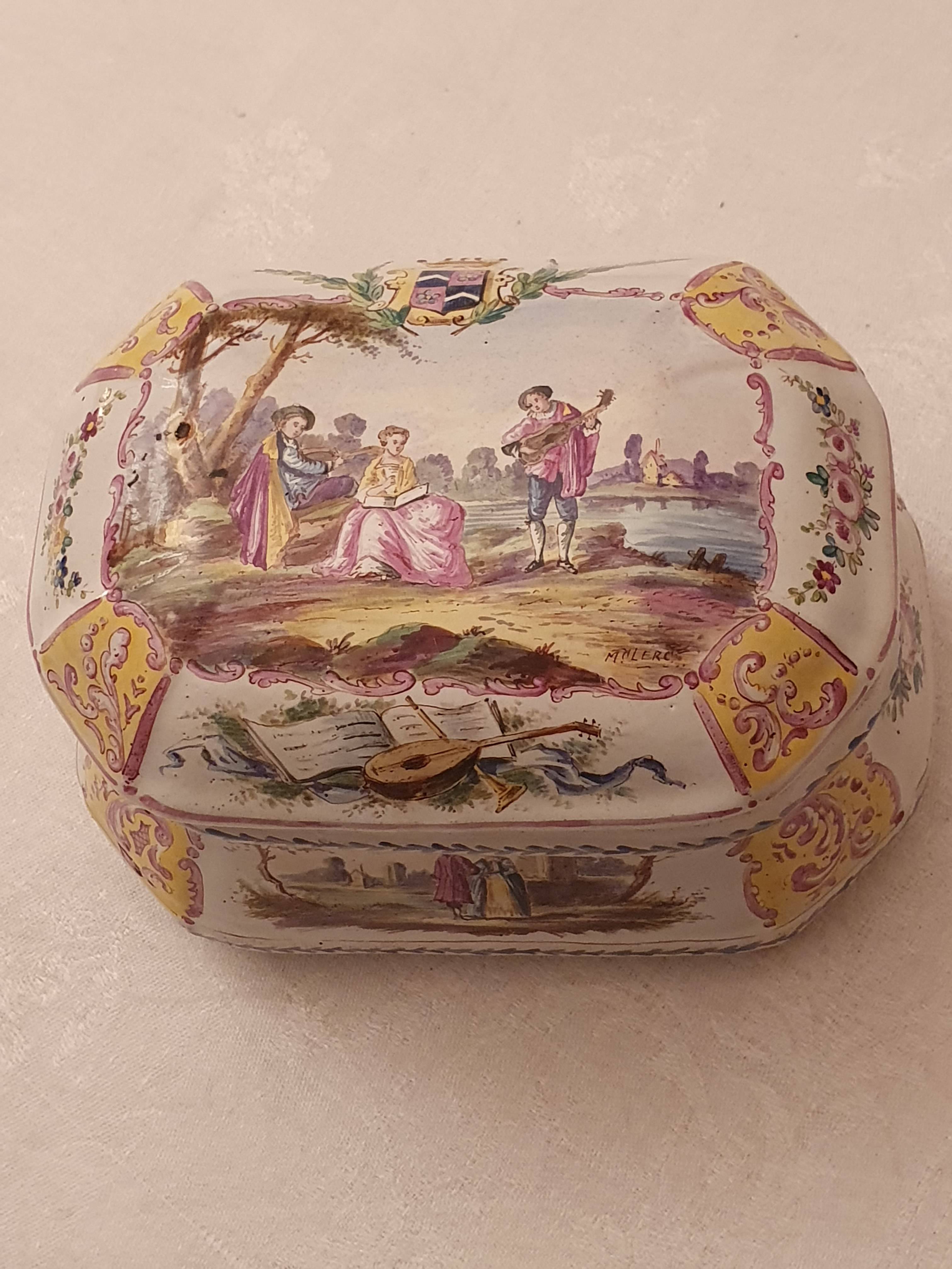 Vends boîte à biscuits du XIXème siècle en faïence de Langeais à décor peint, signée