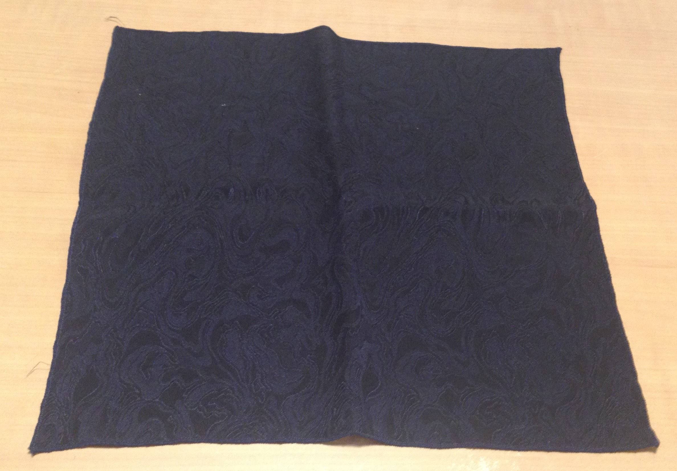 Carré de soie noir motifs moirés - 28 x 28 cm